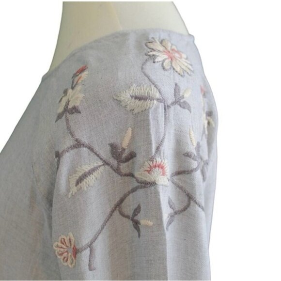 LAUREN CONRAD BELL SLEEVES W/ EMBROIDERED SHOULDERS SLIT BACK  XS SMALL GRAY - Picture 2 of 10